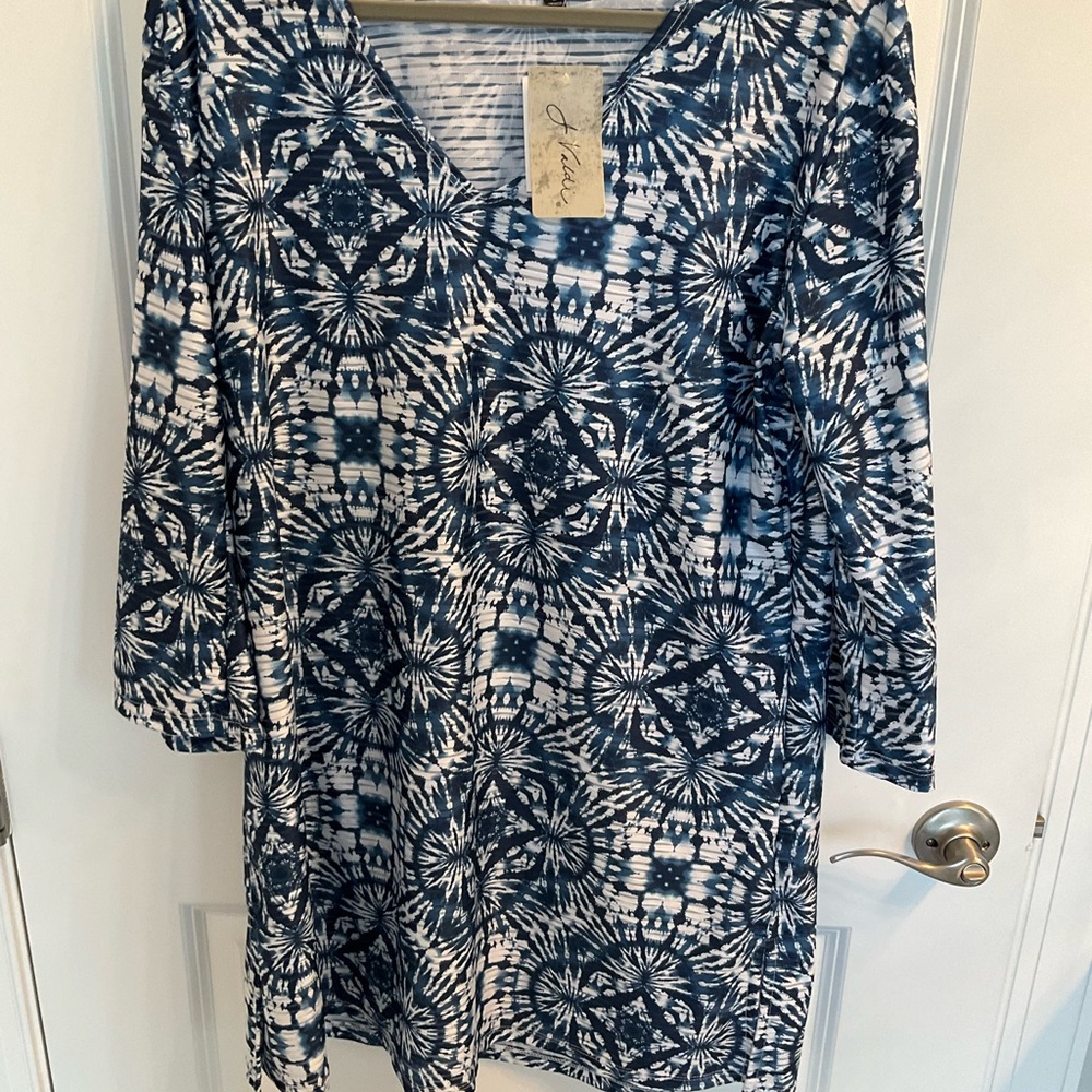 J. Valdi Blue and White Patterned swimwear